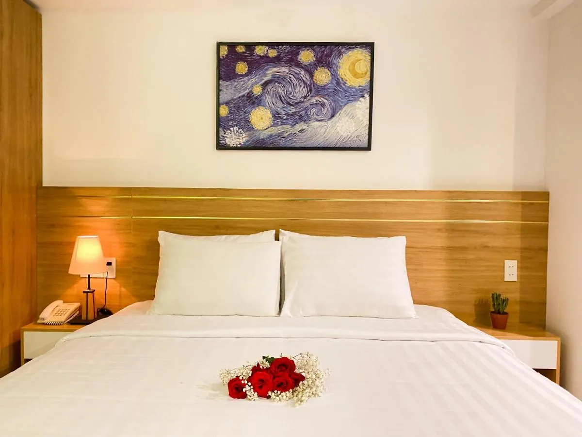 Olwen Hotel Нячанг