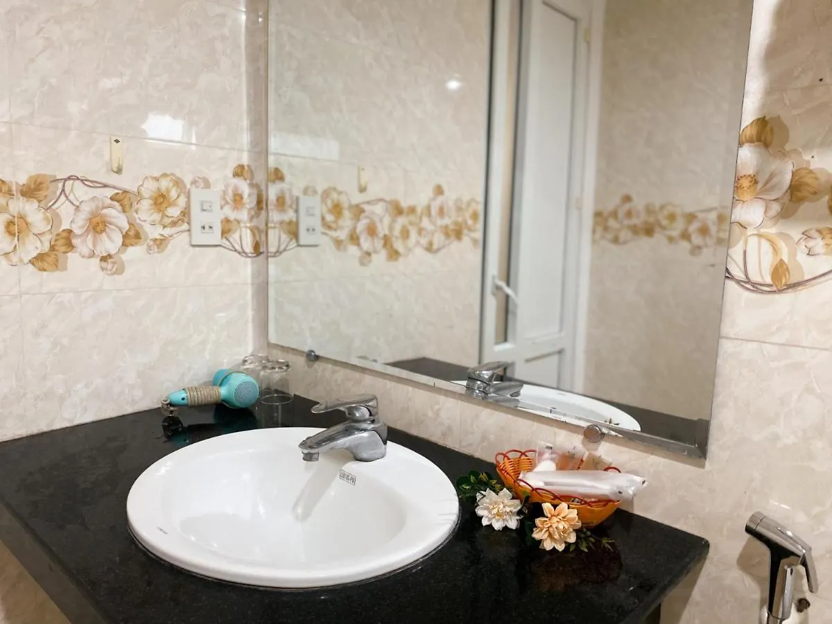 Olwen Hotel Нячанг